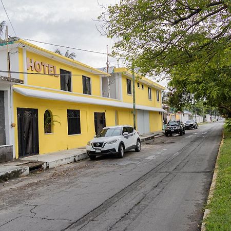 Oyo Hotel Marias,Aeropuerto Internacional De เชตุมัล ภายนอก รูปภาพ