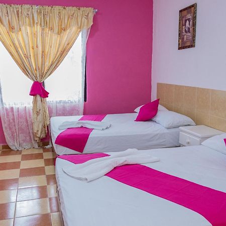 Oyo Hotel Marias,Aeropuerto Internacional De เชตุมัล ภายนอก รูปภาพ
