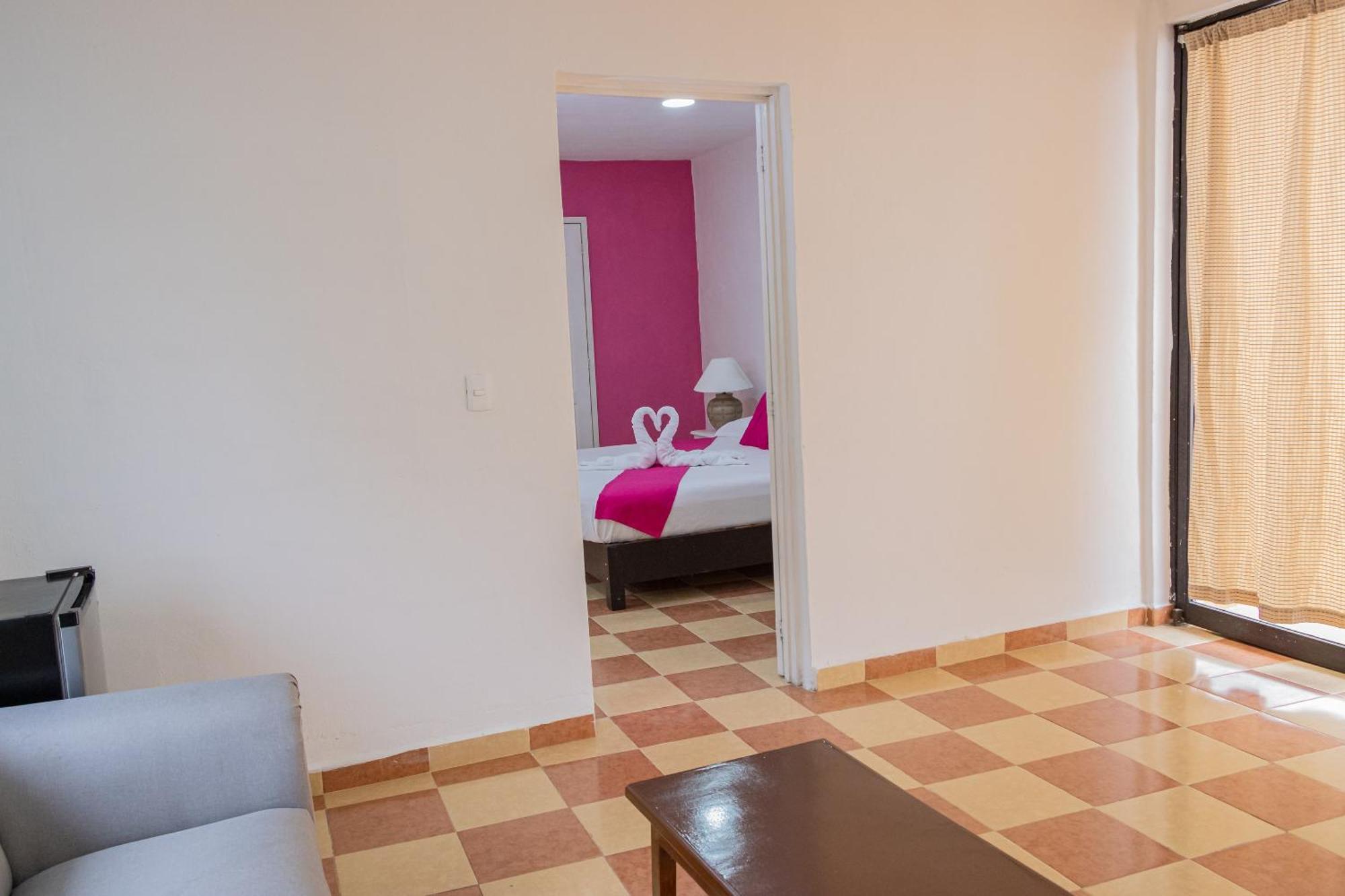 Oyo Hotel Marias,Aeropuerto Internacional De เชตุมัล ภายนอก รูปภาพ