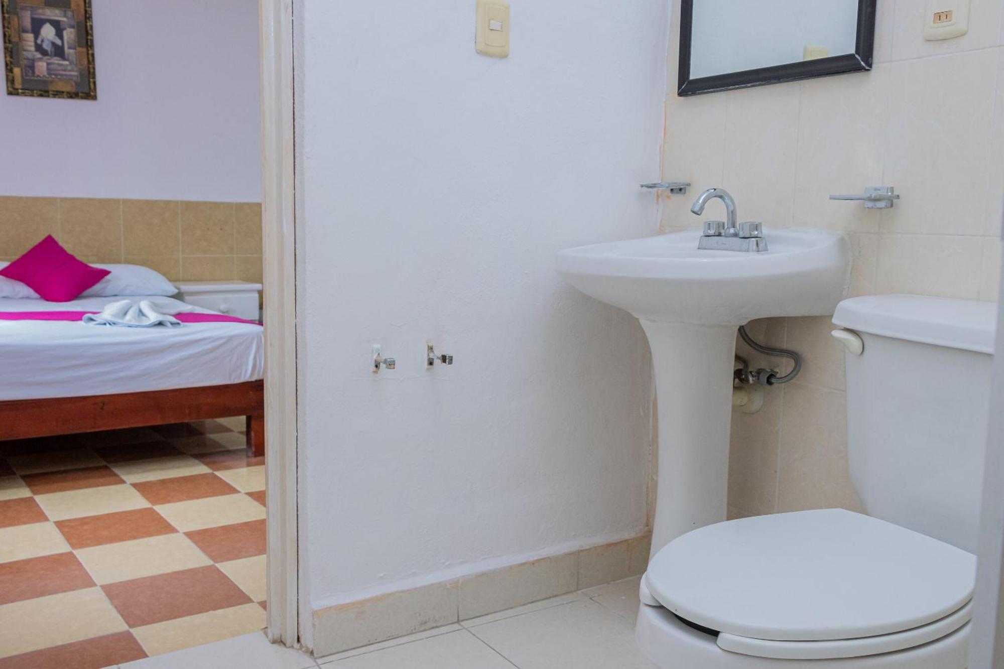 Oyo Hotel Marias,Aeropuerto Internacional De เชตุมัล ภายนอก รูปภาพ