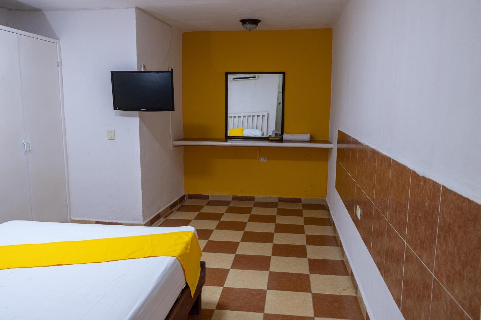 Oyo Hotel Marias,Aeropuerto Internacional De เชตุมัล ภายนอก รูปภาพ