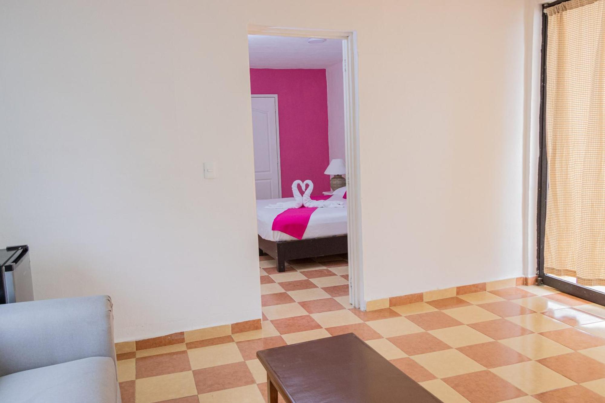 Oyo Hotel Marias,Aeropuerto Internacional De เชตุมัล ภายนอก รูปภาพ