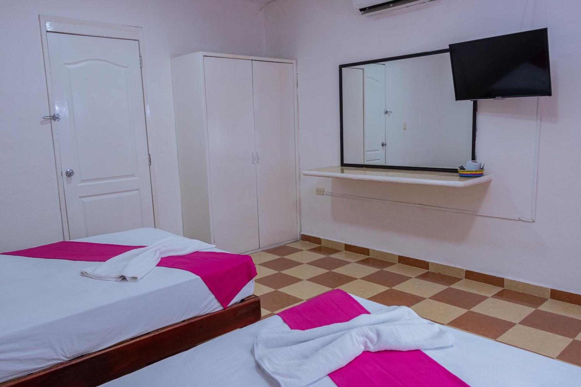 Oyo Hotel Marias,Aeropuerto Internacional De เชตุมัล ภายนอก รูปภาพ