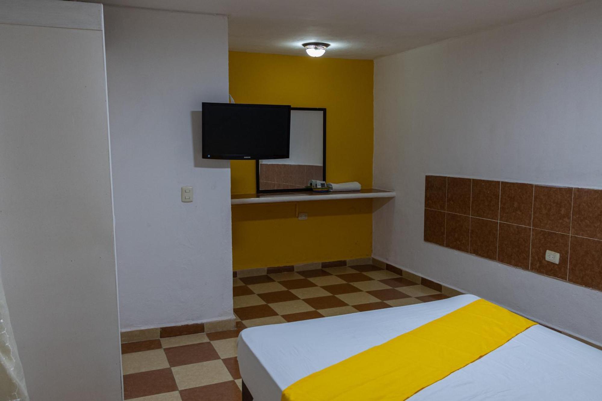 Oyo Hotel Marias,Aeropuerto Internacional De เชตุมัล ภายนอก รูปภาพ