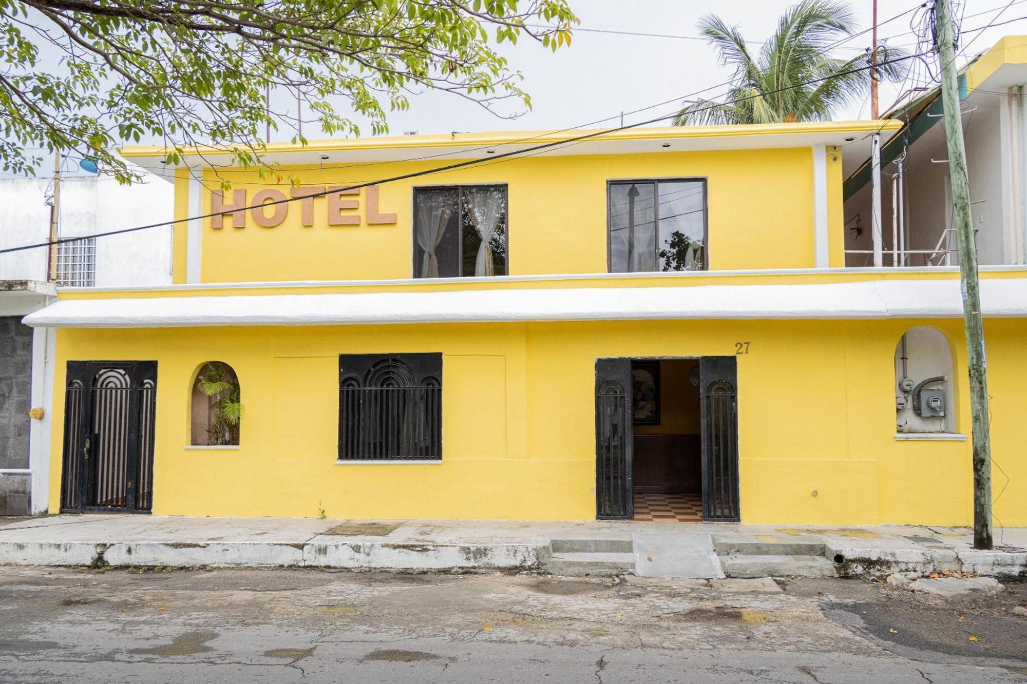 Oyo Hotel Marias,Aeropuerto Internacional De เชตุมัล ภายนอก รูปภาพ