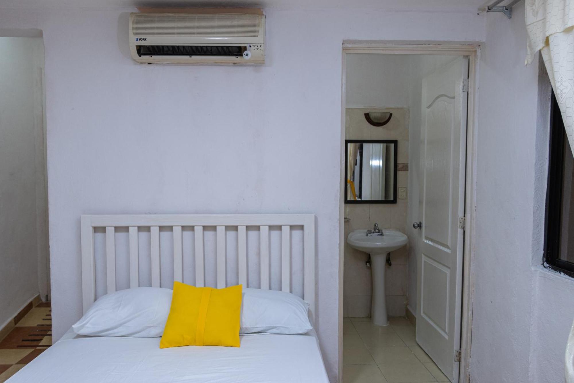 Oyo Hotel Marias,Aeropuerto Internacional De เชตุมัล ภายนอก รูปภาพ