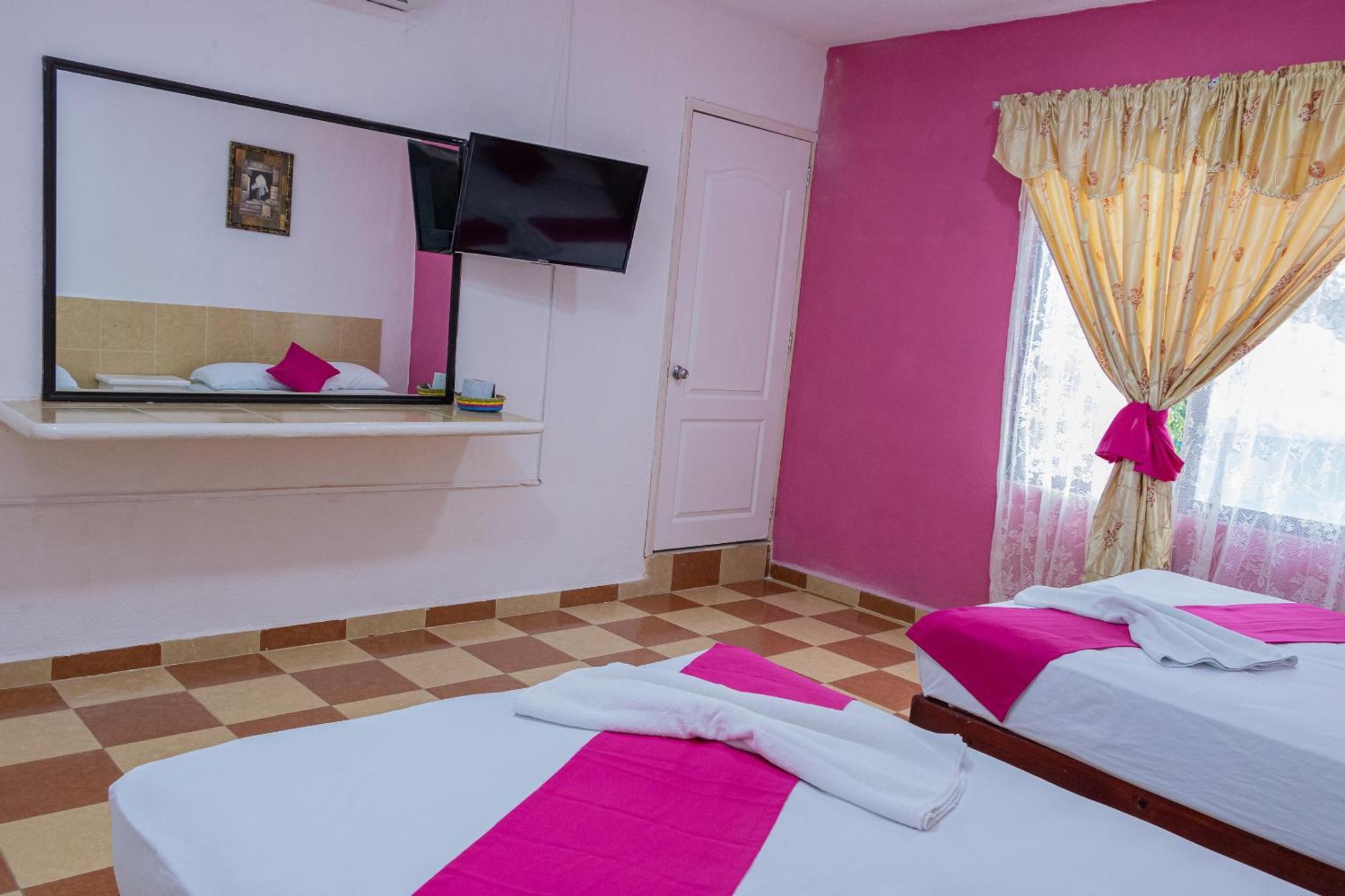 Oyo Hotel Marias,Aeropuerto Internacional De เชตุมัล ภายนอก รูปภาพ
